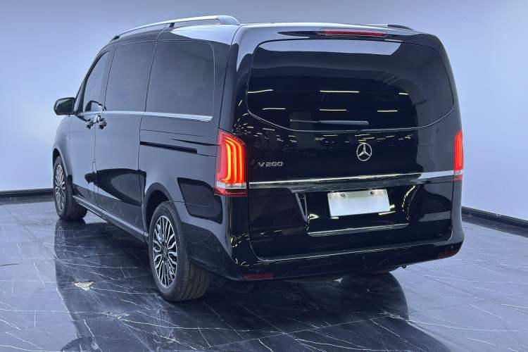 Used Mercedes-Benz V-Class 2017 V 260 Prestige Edition Exterior 5