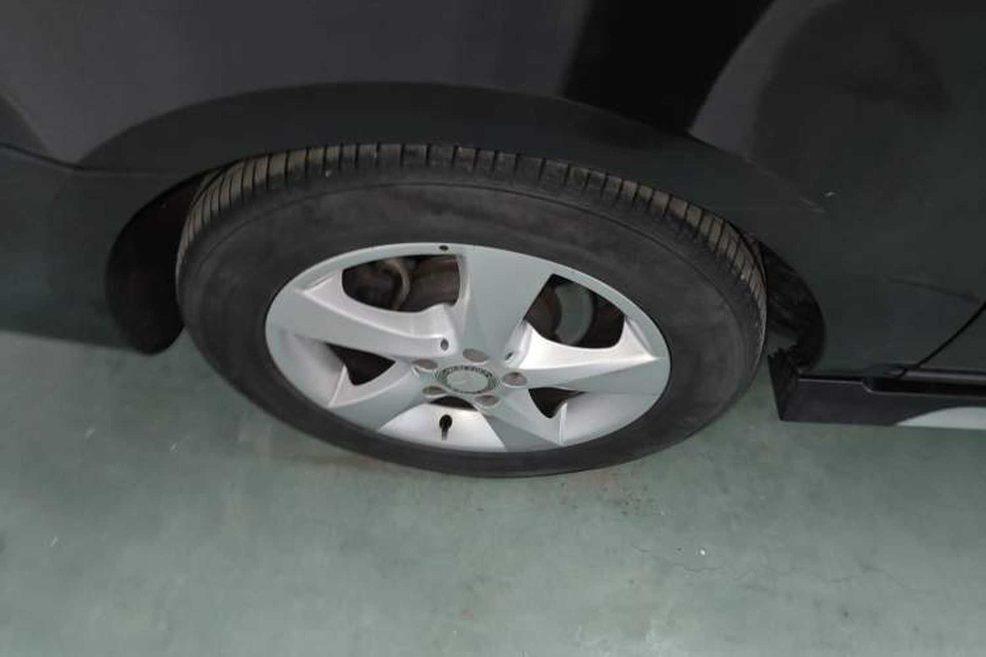 Used Mercedes-Benz V-Class  Exterior 5