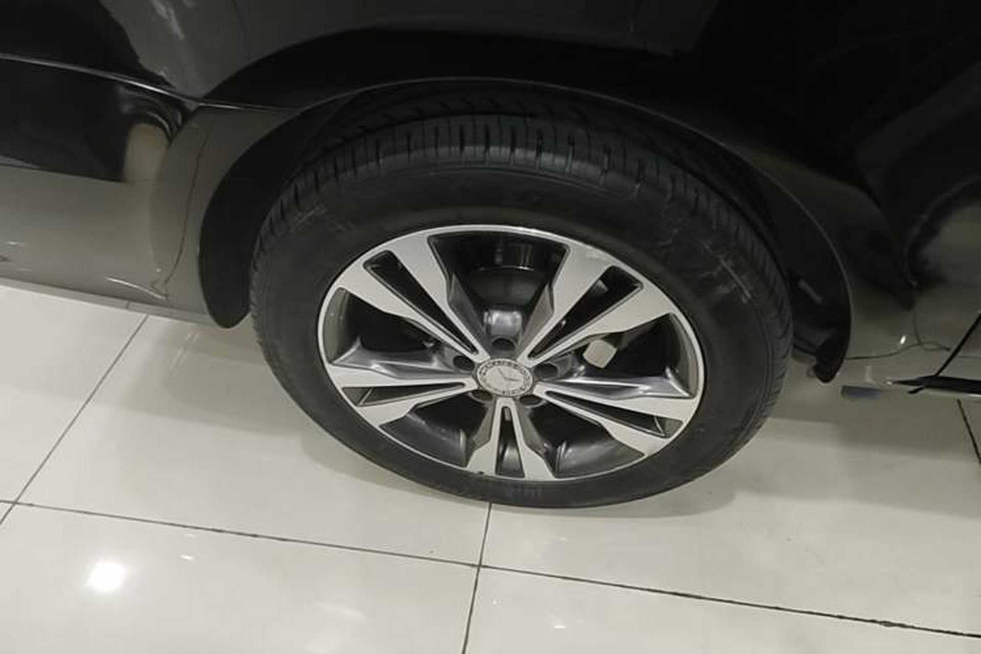 Used Mercedes-Benz V-Class 2017 V 260 Avantgarde Edition Exterior 5