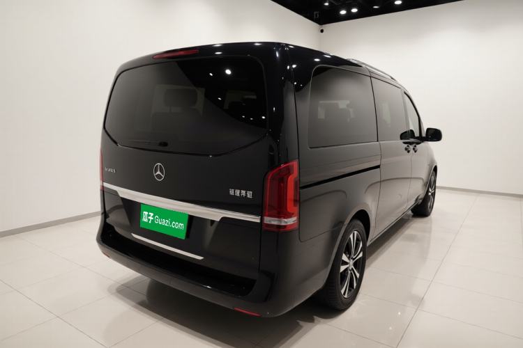 Used Mercedes-Benz V-Class 2017 V 260 Avantgarde Edition Exterior 5