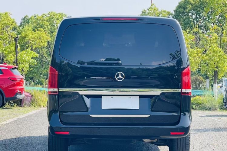 Used Mercedes-Benz V-Class 2017 V 260 L Prestige Extended Edition Exterior 6