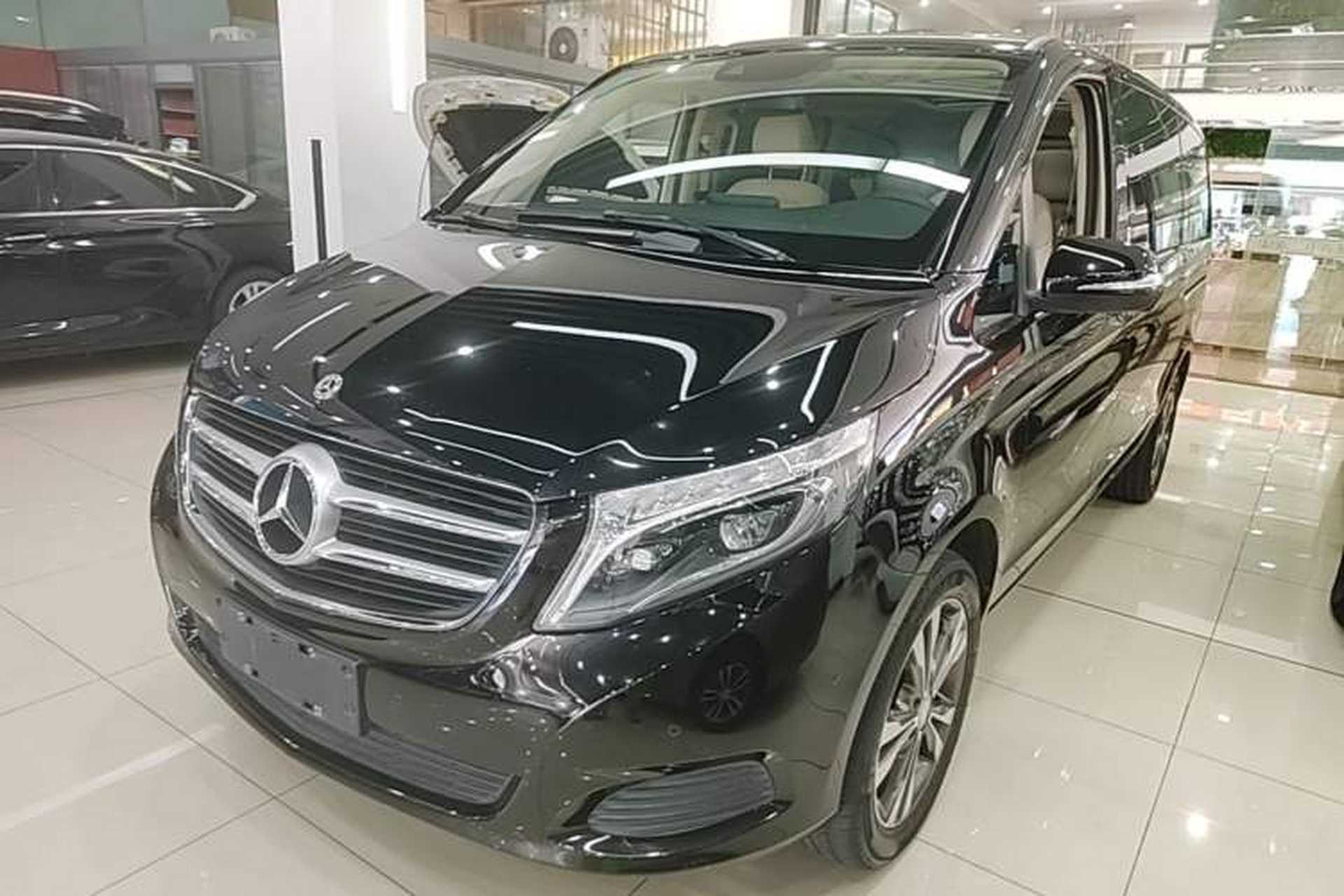 Used Mercedes-Benz V-Class 2017 V 260 Avantgarde Edition Front Left 45 Deg