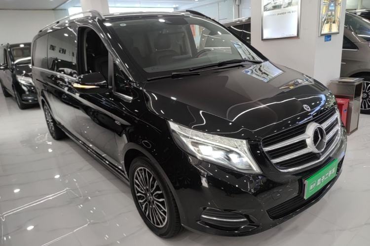 Used Mercedes-Benz V-Class 2017 V 260 L Prestige Extended Edition Front Right 45 Deg