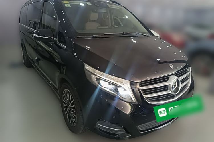 Used Mercedes-Benz V-Class 2017 V 260 L Prestige Extended Edition Front Right 45 Deg