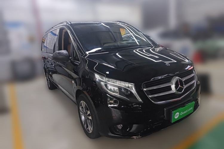 Used Mercedes-Benz V-Class  Front Right 45 Deg
