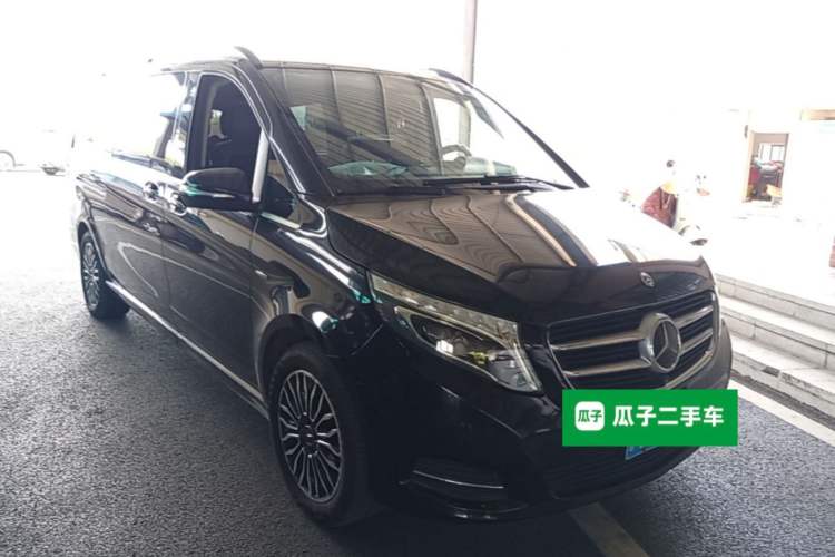 Used Mercedes-Benz V-Class 2017 V 260 L Prestige Extended Edition Front Right 45 Deg