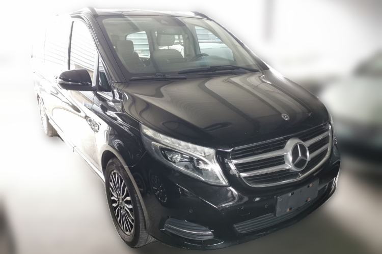 Used Mercedes-Benz V-Class 2017 V 260 L Prestige Extended Edition Front Right 45 Deg