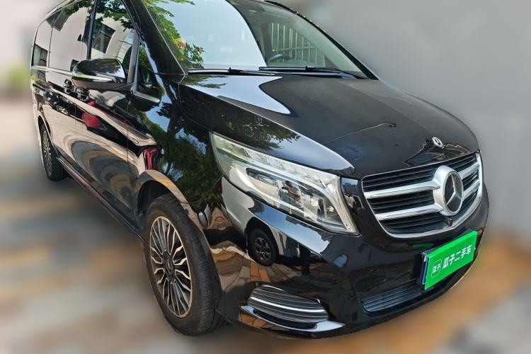 Used Mercedes-Benz V-Class 2017 V 260 Prestige Edition Front Right 45 Deg