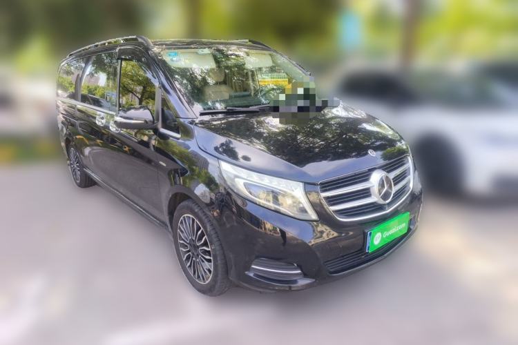 Used Mercedes-Benz V-Class 2017 V 260 L Prestige Extended Edition Front Right 45 Deg