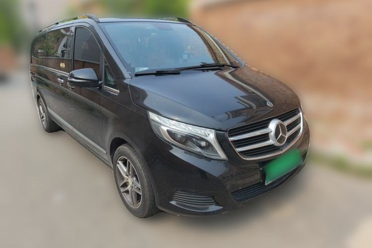 Used Mercedes-Benz V-Class  Front Right 45 Deg