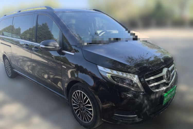 Used Mercedes-Benz V-Class 2017 V 260 L Prestige Extended Edition Front Right 45 Deg