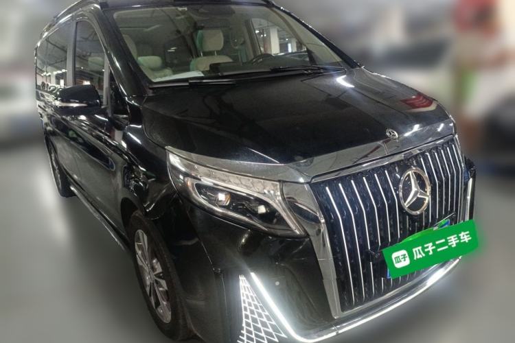 Used Mercedes-Benz V-Class 2017 V 260 Avantgarde Edition Front Right 45 Deg