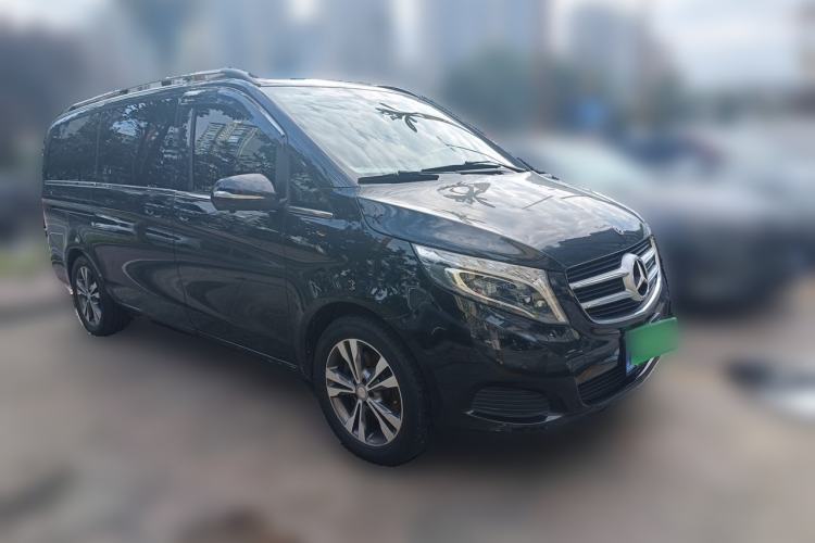 Used Mercedes-Benz V-Class 2017 V 260 Avantgarde Edition Front Right 45 Deg