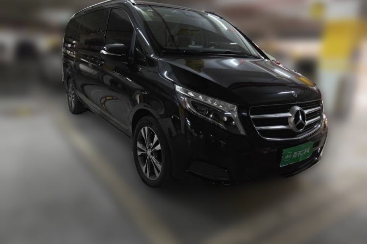 Used Mercedes-Benz V-Class 2017 V 260 Avantgarde Edition Front Right 45 Deg