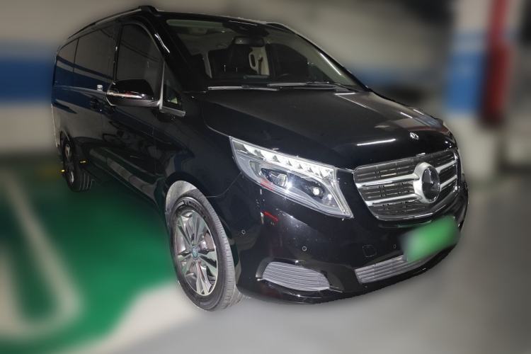 Used Mercedes-Benz V-Class 2017 V 260 Avantgarde Edition Front Right 45 Deg