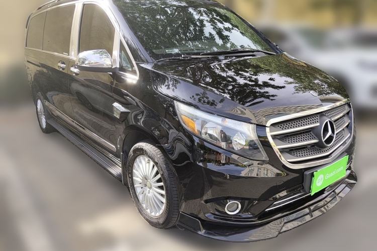 Used Mercedes-Benz V-Class  Front Right 45 Deg