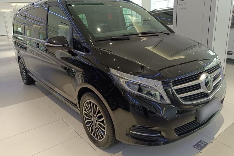 Used Mercedes-Benz V-Class 2017 V 260 L Prestige Extended Edition Front Right 45 Deg