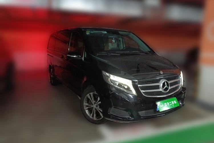 Used Mercedes-Benz V-Class 2017 V 260 Avantgarde Edition Front Right 45 Deg