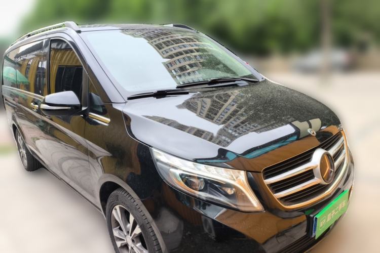 Used Mercedes-Benz V-Class 2017 V 260 Avantgarde Edition Front Right 45 Deg