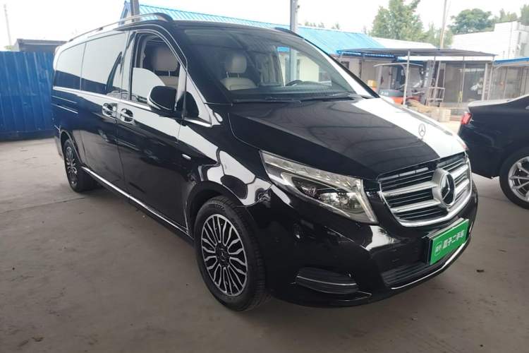 Used Mercedes-Benz V-Class 2017 V 260 L Prestige Extended Edition Front Right 45 Deg