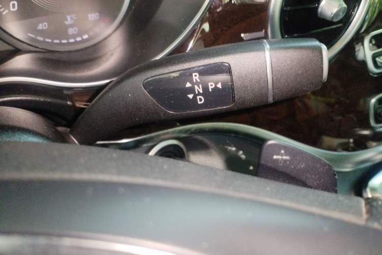 Used Mercedes-Benz V-Class 2017 V 260 Prestige Edition Gear Lever