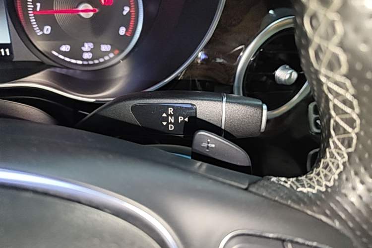 Used Mercedes-Benz V-Class 2017 V 260 Prestige Edition Gear Lever