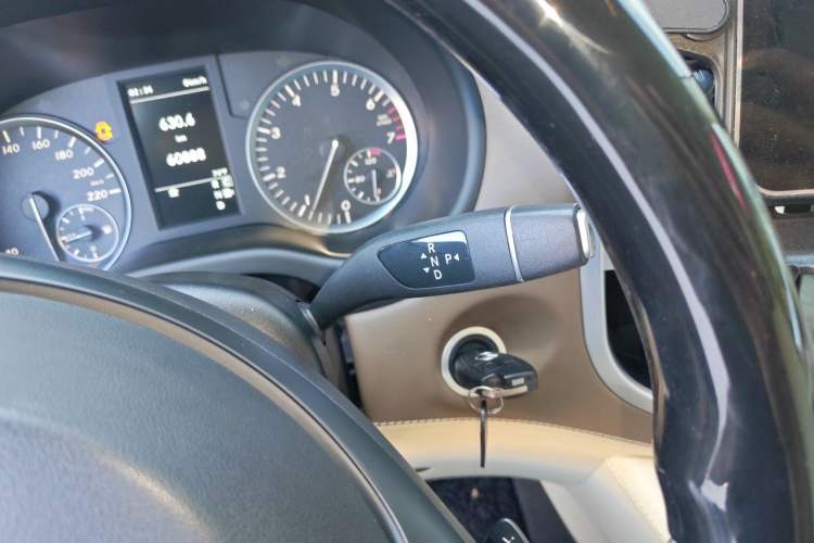 Used Mercedes-Benz V-Class  Gear Lever