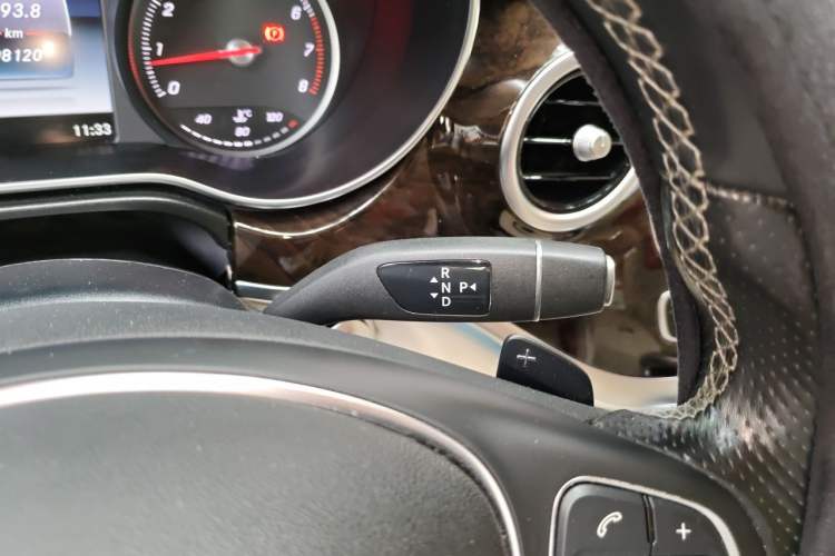 Used Mercedes-Benz V-Class 2017 V 260 L Prestige Extended Edition Gear Lever