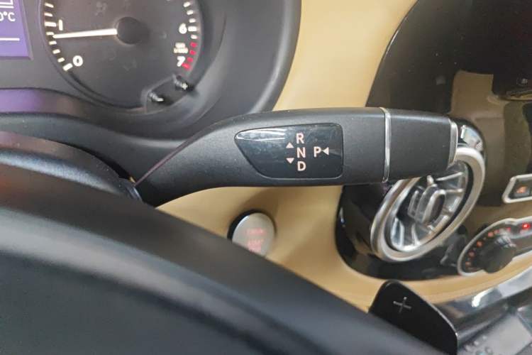 Used Mercedes-Benz V-Class  Gear Lever