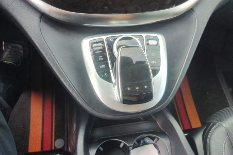 Used Mercedes-Benz V-Class 2017 V 260 L Prestige Extended Edition Gear Lever