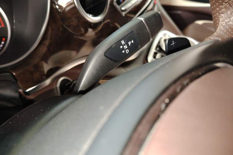 Used Mercedes-Benz V-Class 2017 V 260 Prestige Edition Gear Lever