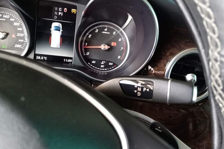 Used Mercedes-Benz V-Class 2017 V 260 L Prestige Extended Edition Gear Lever