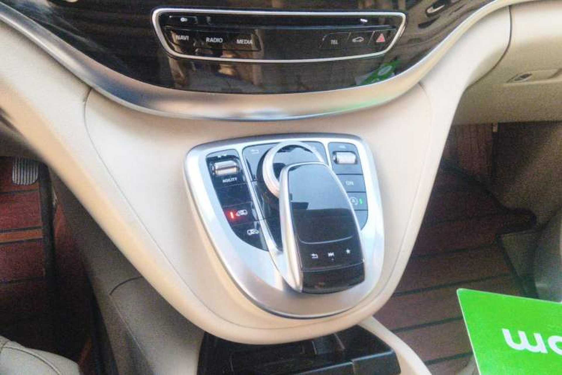 Used Mercedes-Benz V-Class 2017 V 260 Avantgarde Edition Gear Lever