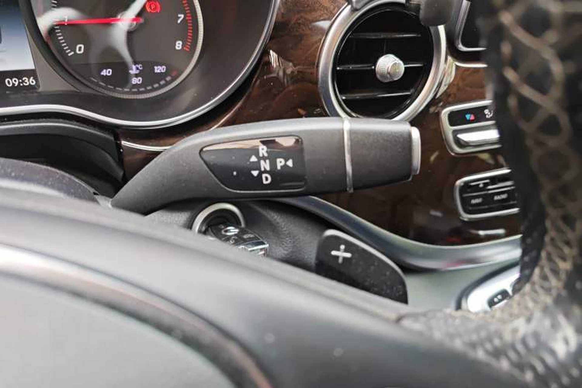 Used Mercedes-Benz V-Class 2017 V 260 L Prestige Extended Edition Gear Lever