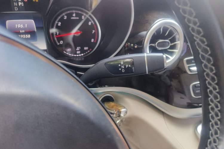 Used Mercedes-Benz V-Class 2017 V 260 L Prestige Extended Edition Gear Lever