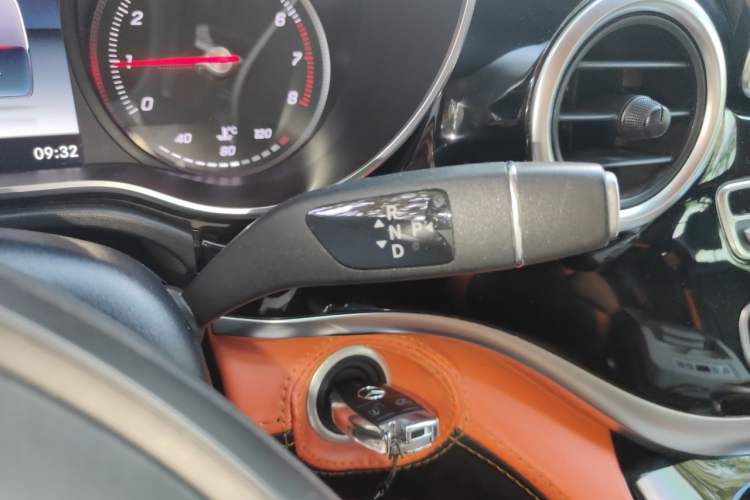 Used Mercedes-Benz V-Class 2017 V250 2.0T Base Model Gear Lever