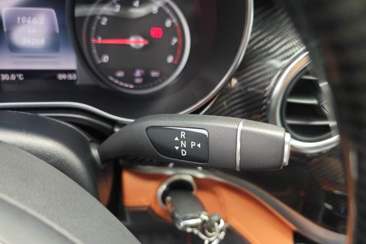 Used Mercedes-Benz V-Class 2017 V 260 L Prestige Extended Edition Gear Lever