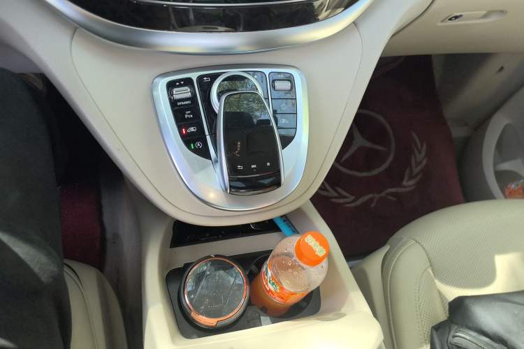 Used Mercedes-Benz V-Class 2017 V 260 L Prestige Extended Edition Gear Lever