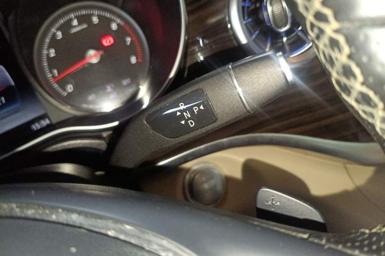 Used Mercedes-Benz V-Class 2017 V 260 Avantgarde Edition Gear Lever
