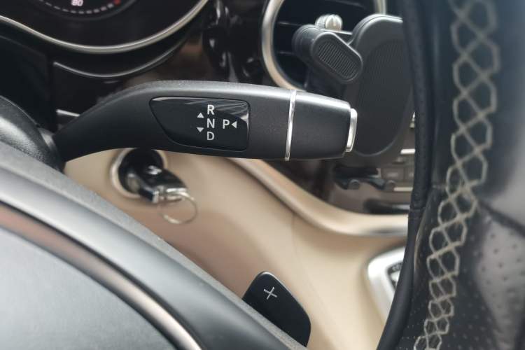 Used Mercedes-Benz V-Class 2017 V 260 Prestige Edition Gear Lever