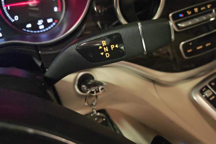 Used Mercedes-Benz V-Class 2017 V 260 Avantgarde Edition Gear Lever
