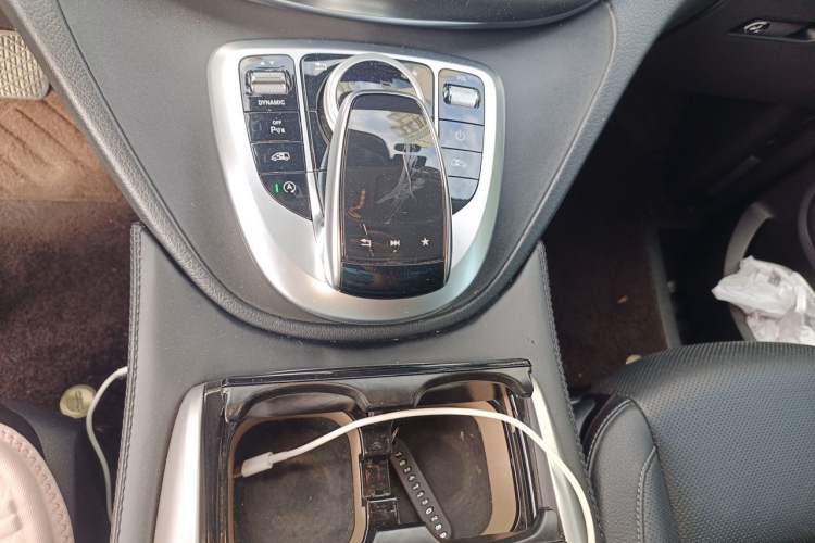 Used Mercedes-Benz V-Class 2017 V 260 Avantgarde Edition Gear Lever