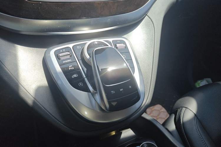 Used Mercedes-Benz V-Class 2017 V 260 L Prestige Extended Edition Gear Lever