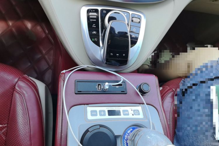Used Mercedes-Benz V-Class 2017 V 260 L Prestige Extended Edition Gear Lever