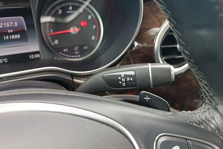 Used Mercedes-Benz V-Class 2017 V 260 L Prestige Extended Edition Gear Lever