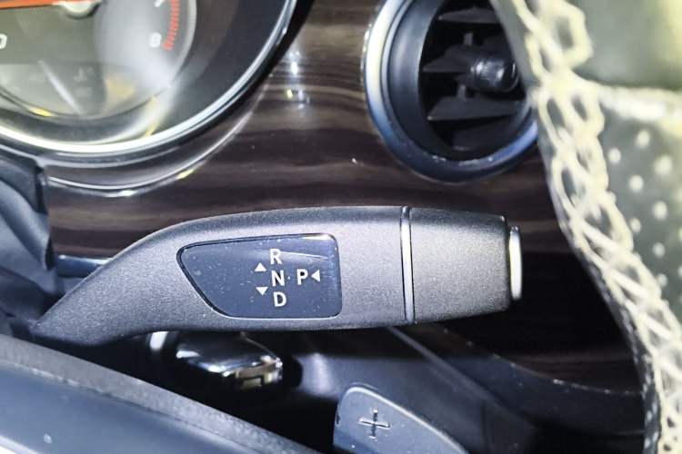 Used Mercedes-Benz V-Class 2017 V 260 Avantgarde Edition Gear Lever