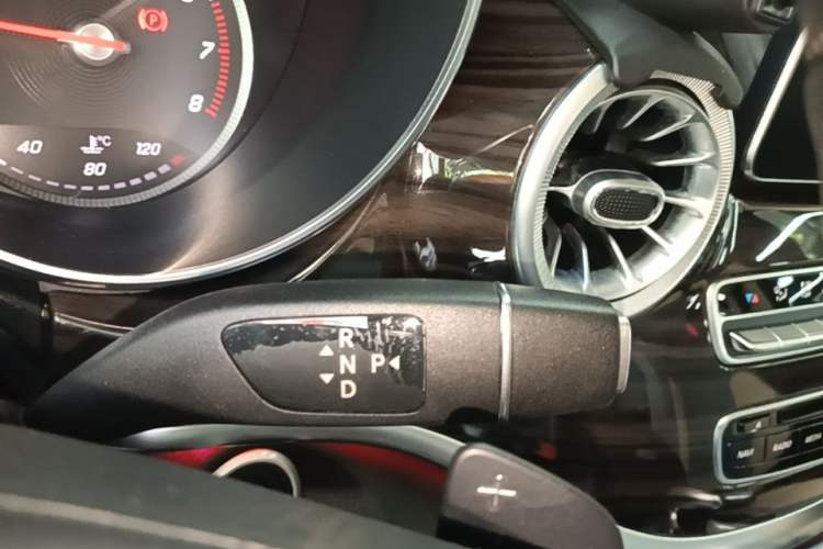 Used Mercedes-Benz V-Class 2017 V 260 Avantgarde Edition Gear Lever