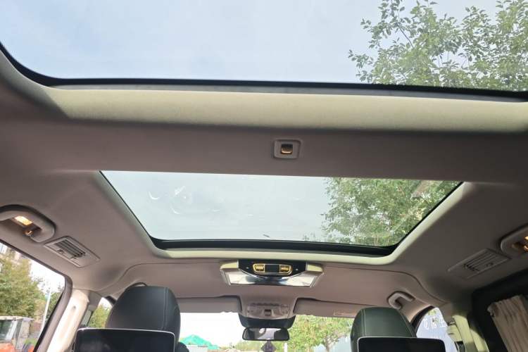 Used Mercedes-Benz V-Class 2017 V 260 Prestige Edition Headliner