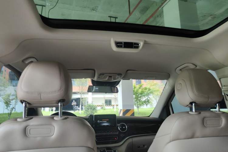 Used Mercedes-Benz V-Class 2017 V 260 L Prestige Extended Edition Headliner