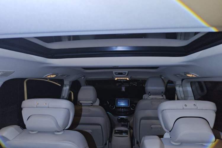 Used Mercedes-Benz V-Class 2017 V 260 L Prestige Extended Edition Headliner